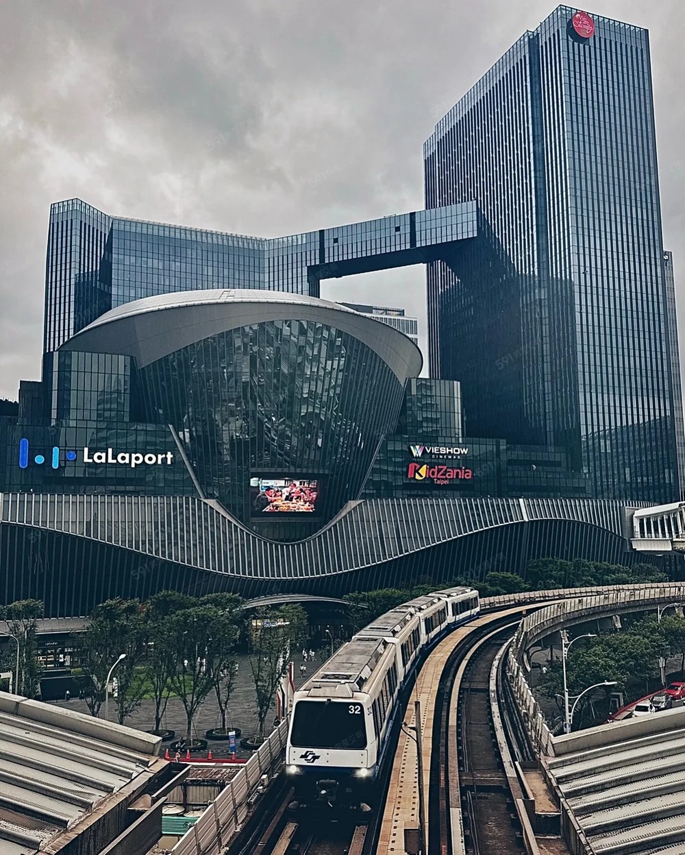 全新/二房車/LaLaport/南港展覽館雙捷運