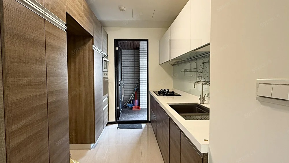 中壢市區靜巷豪宅--鼎藏富御三房雙車位露臺戶