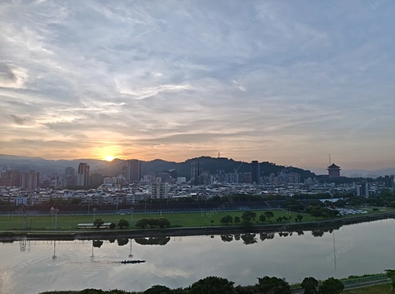 河岸第一排無敵美景 二房租金含平面車位 - 1